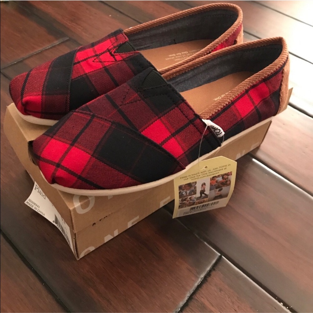 Women’s red plaid classic Toms